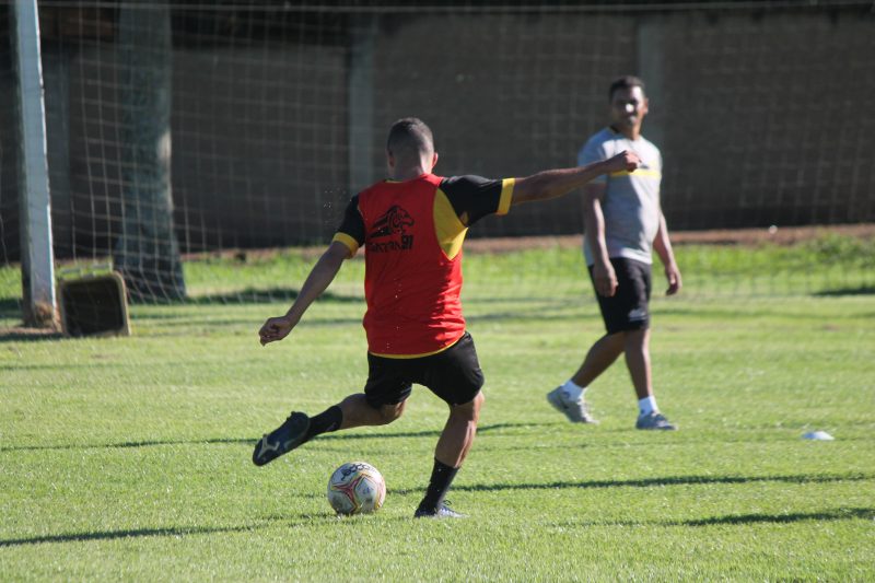 Jogador do Criciúma durante treino no CT
