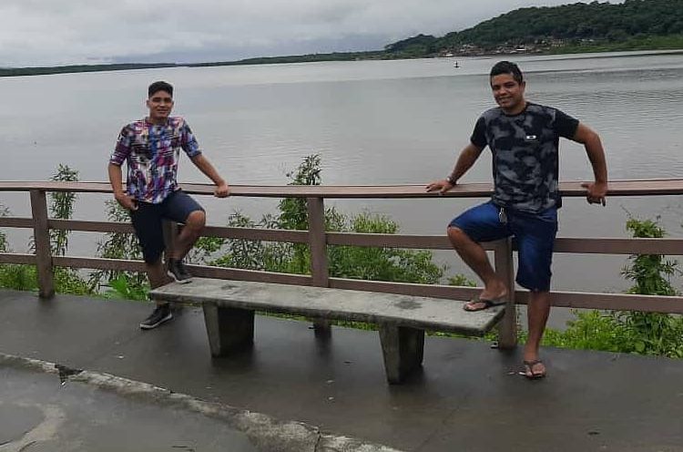 Adrian e o filho, que tamb&eacute;m deve vir morar em Joinville – Foto: Arquivo pessoal/ND