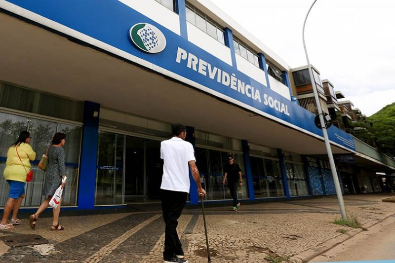 Trabalhadores em licença ou afastados por doença também têm direito ao 13°  salário