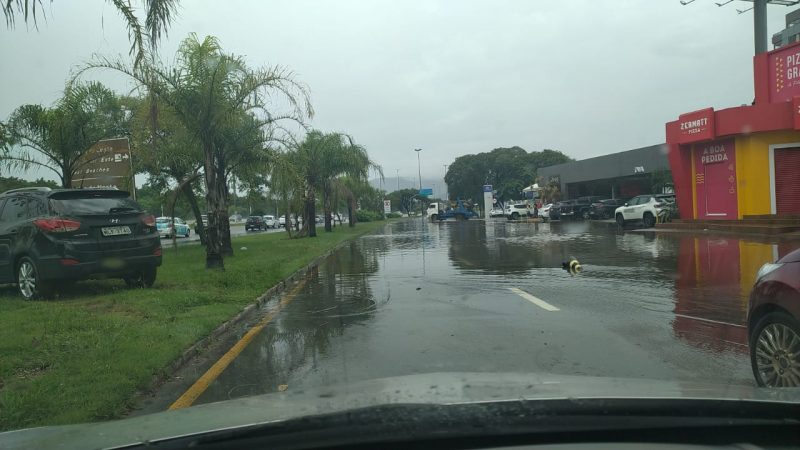 Ruas alagadas na Beira-Mar Norte
