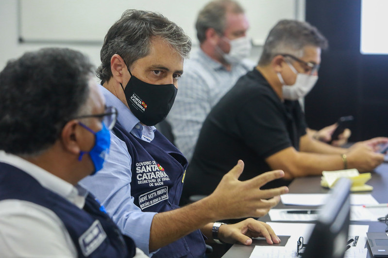 Secretário da Saúde, André Motta Ribeiro, convoca toda a força de trabalho da saúde – Foto: Julio Cavalheiro/Secom/ND