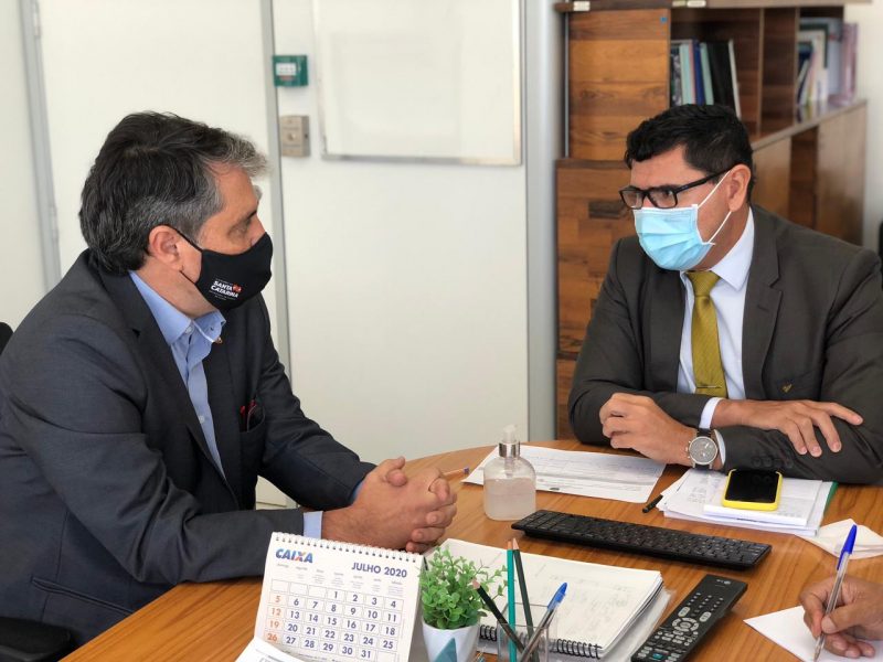 André Motta Ribeiro e Franco Duarte, do Ministério da Saúde; o secretário está participando de reuniões em Brasília sobre a vacinação