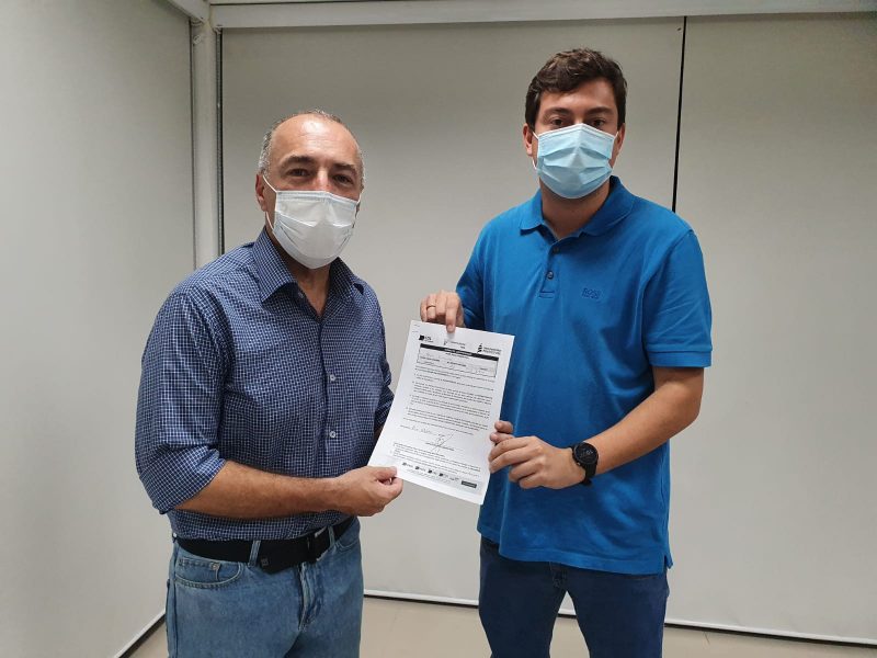 Ara&uacute;jo Gomes e o presidente da CDL Florian&oacute;polis, Marcos Brinhosa – Foto: Divulga&ccedil;&atilde;o/ND