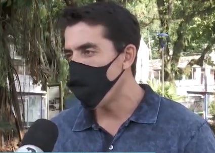Anderson Peretti trabalha há dois anos no porto e está apreensivo com a possibilidade de privatização – Foto: reprodução TV