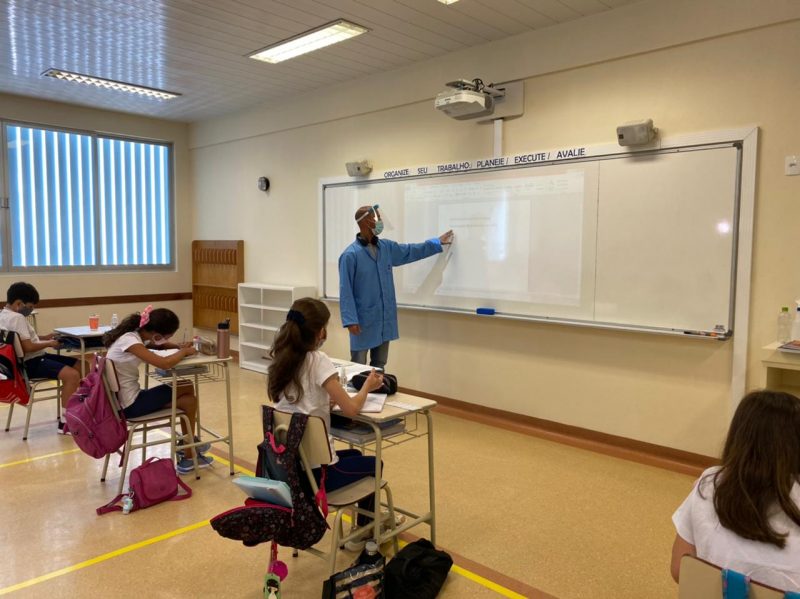 Professor de matem&aacute;tica avalia que o retorno presencial est&aacute; sendo tranquilo&nbsp; – Foto: Maria Fernanda Salinet/ND