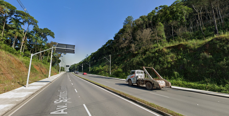 Avenida Santos Dumont foi duplicada h&aacute; poucos anos em Joinville – Foto: Google Maps/Reprodu&ccedil;&atilde;o