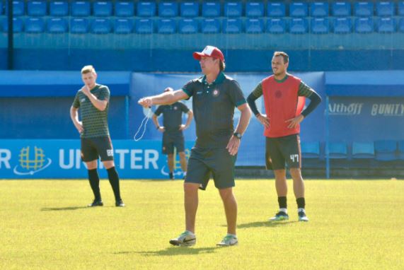 Paulo Baier comandando treino do Próspera