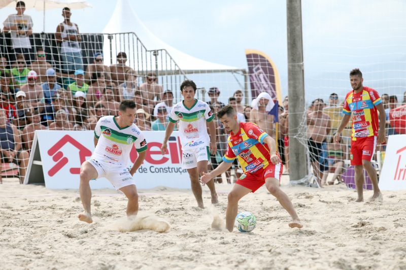 Taça NDTV de Beach Soccer começa neste sábado (15), na praia da Enseada &#8211; Foto: Arquivo/NDTV