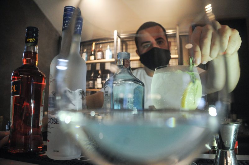 Abrasel reclama de aumento da carga tributária das bebidas destiladas – Foto: Leo Munhoz/ND