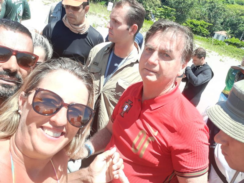 Bolsonaro passeou por diversas praias na manhã desta segunda – Foto: Jociane Fernandes