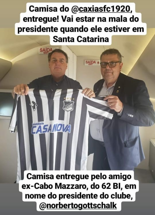 Coronel Armando publicou foto presenteando Bolsonaro com camisa do Caxias – Foto: Redes sociais/ND