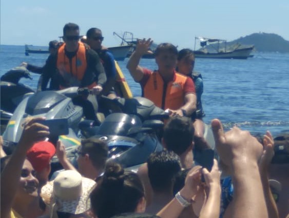 Bolsonaro parou jet ski para cumprimentar apoiadores – Foto: Redes sociais/ND