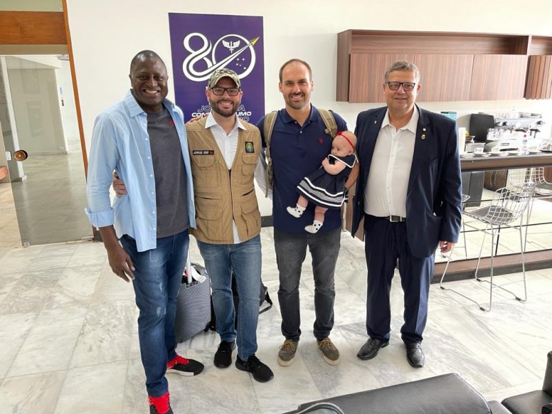 Fam&iacute;lia de Eduardo Bolsonaro tamb&eacute;m acompanha o presidente nesta viagem – Foto: Divulga&ccedil;&atilde;o/ND