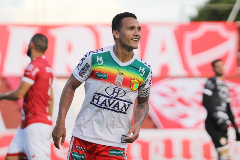 Com Thiago Alagoano em boa fase, Brusque vai brigar pelo t&iacute;tulo do Catarinense; meia &eacute; o principal jogador do elenco e &eacute; a aposta para o atual vice-campe&atilde;o repetir – com louvor – a campanha de 2020 – Foto: Foto: Lucas Gabriel Cardoso/Brusque FC