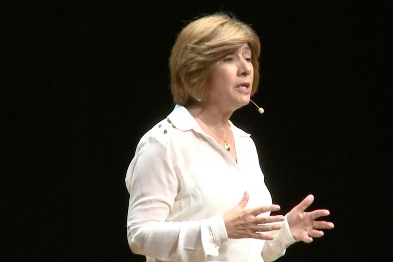 Epidemiologista Carla Domingues em palestra