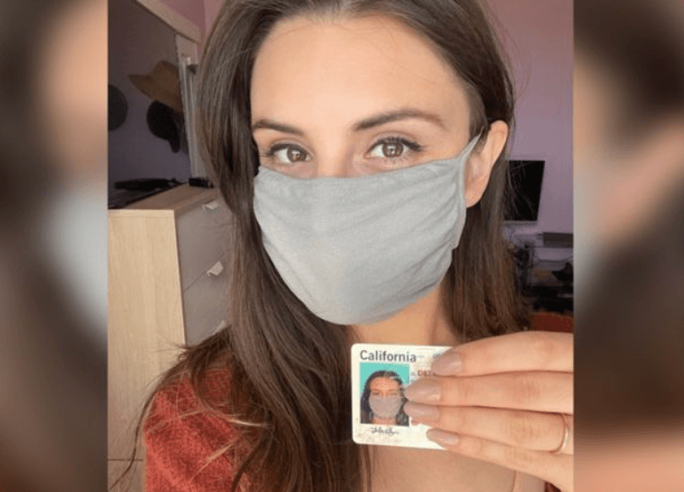 Carteira de motorista chegou, mas foto veio com máscara – Foto: Reprodução