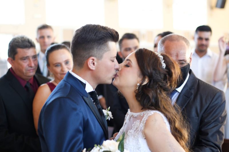 Casal subiu ao altar no dia 6 de fevereiro – Foto: K&aacute;tia Luz Fotografia