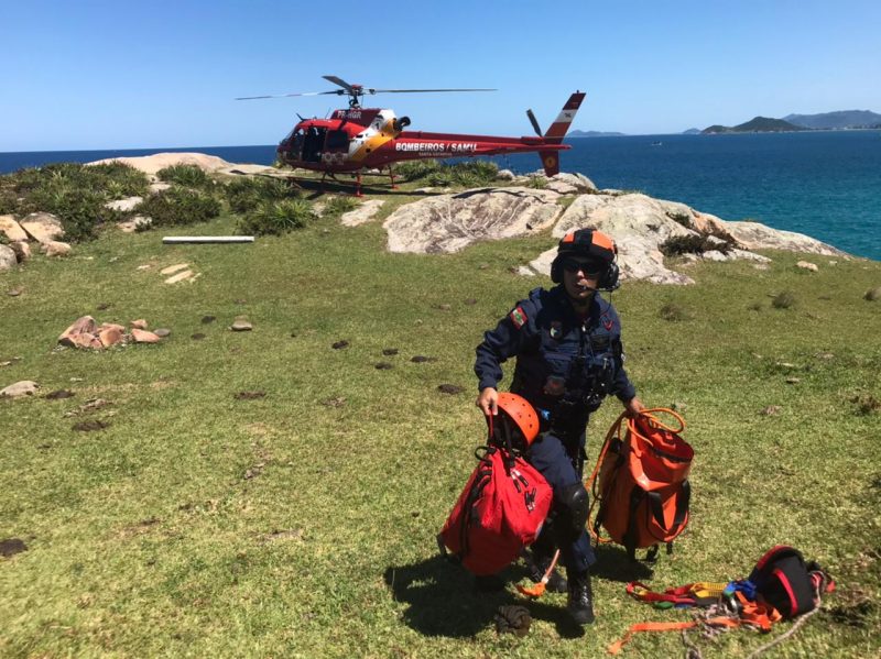 Corpo de Bombeiros durante busca na praia da Armação neste domingo (21) – Foto: Divulgação/ CBMSC