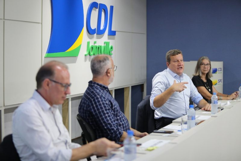 Entidades e autoridades apresentaram reivindica&ccedil;&otilde;es joinvilenses a Luciano Buligon, que visitou Joinville na quinta-feira (18) – Foto: Divulga&ccedil;&atilde;o/ND