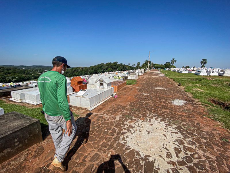 Dirceu Correia conta com a ajuda de colegas para dar conta da demanda di&aacute;ria – Foto: Willian Ricardo/ND