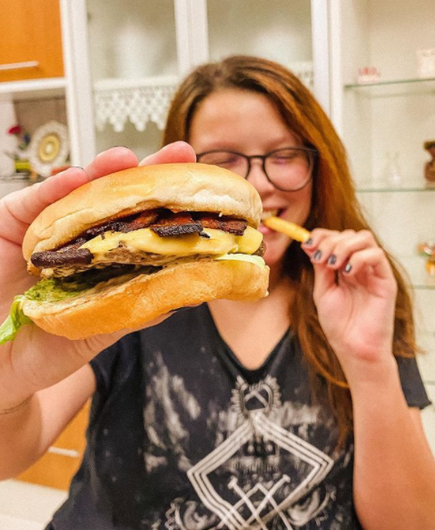 Cyndria produz conteúdos voltados para gastronomia – Foto: Arquivo Pessoal/Divulgação