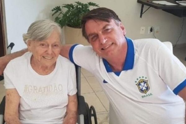Não é possível saber qual dos imunizantes a mãe de Bolsonaro tomou – Foto: Reprodução/Instagram/ND