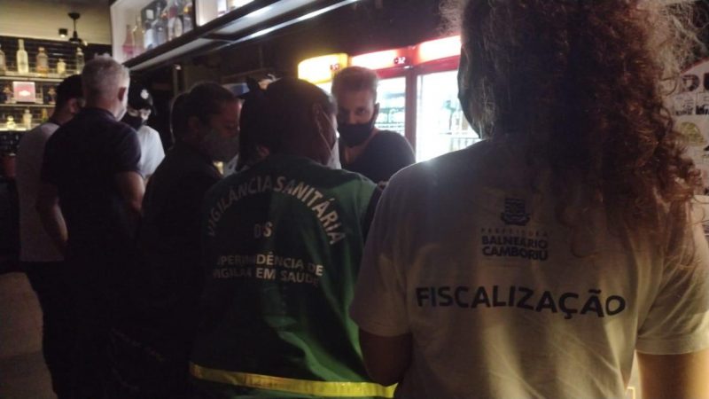 Dois estabelecimentos foram multados em Balne&aacute;rio Cambori&uacute; – Foto: Prefeitura de Balne&aacute;rio Cambori&uacute;/Divulga&ccedil;&atilde;o
