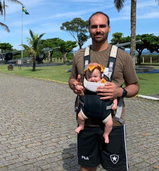 Bolsonaro irá ao Guarujá na quinta para descanso com a filha