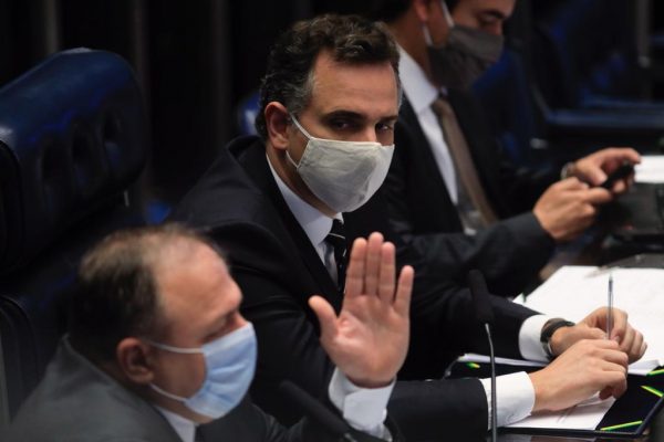 senado; pl; vacina; covid-19; estados e municípios; mercado; comprar; comprarem
