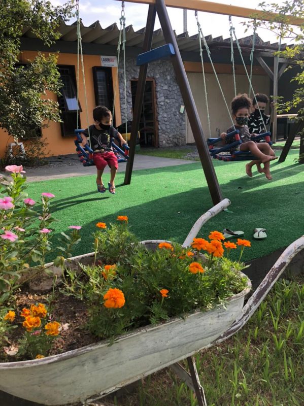 Escolas particulares retornam atividades 