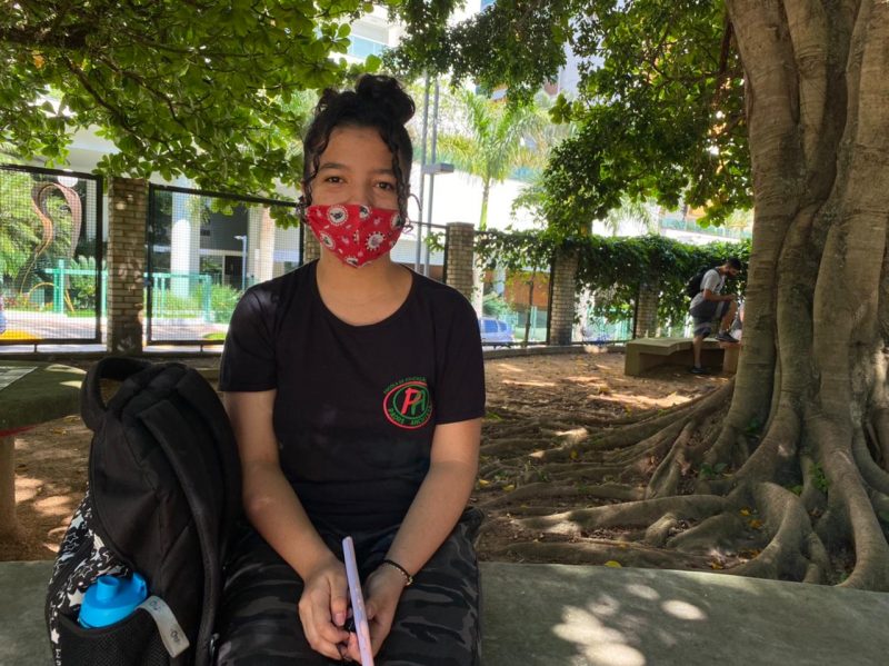 Eshiley dos Santos conta que os colegas têm dificuldade para seguir as regras sanitárias