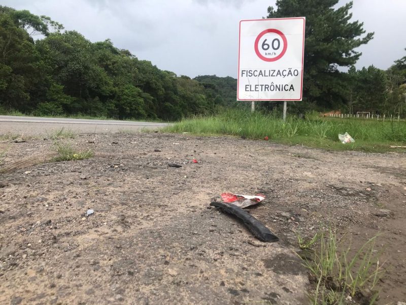 Velocidade permitida no trecho &eacute; de 60km/h; situa&ccedil;&atilde;o, at&eacute; as 2h da manh&atilde; desta quinta-feira, ainda era de interrup&ccedil;&atilde;o da rodovia – Foto: Luana Amorim/ND