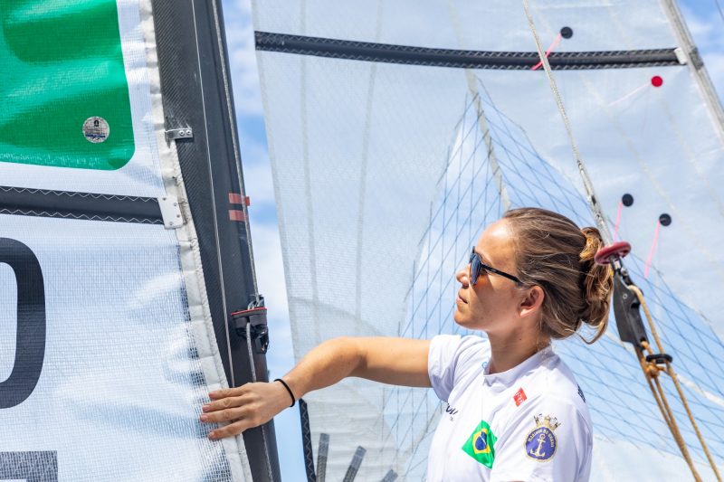 Gabriela Nicolino ajusta Vela