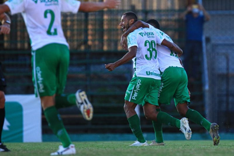 Chapecoense, atual campeão do campeonato, estreou com vitória – Foto: Márcio Cunha/ACF/divulgação