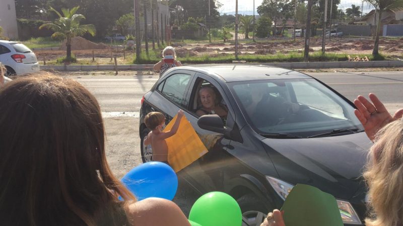 Amigos e familiares fizeram festa na volta de Gladis para casa – Foto: Arquivo Pessoal/Divulga&ccedil;&atilde;o