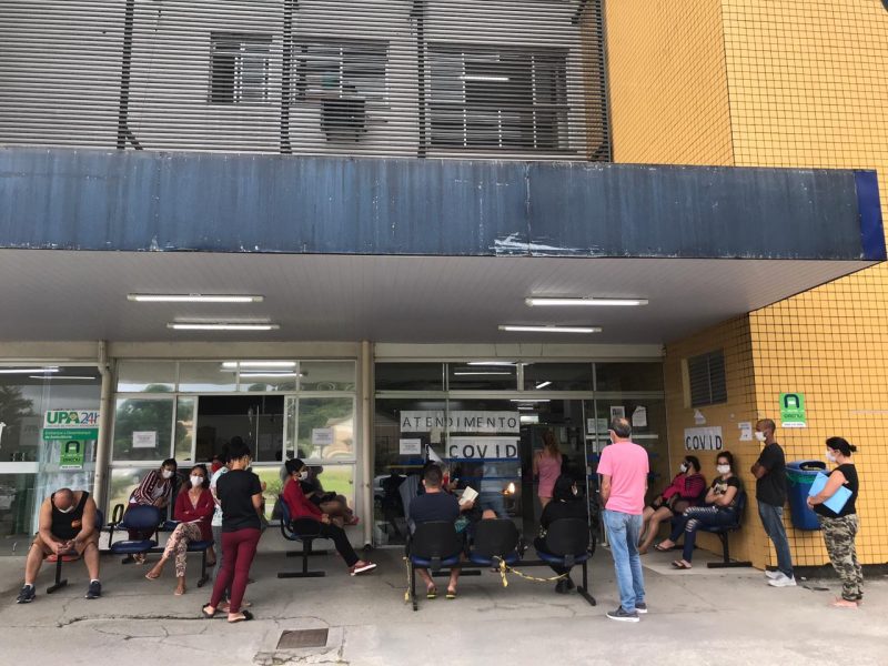 Fila para atendimento na UPA do Sul da Ilha nesta quinta-feira – Foto: Leo Munhoz/ND