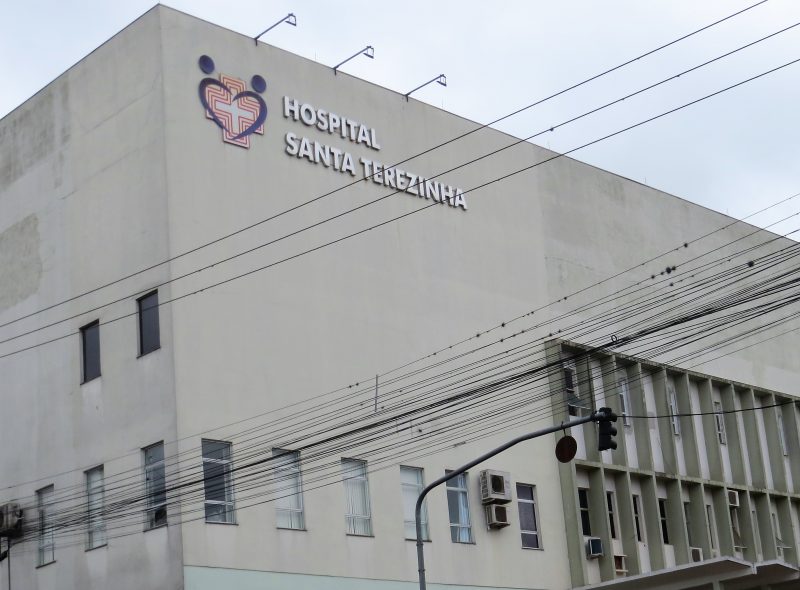 Um paciente est&aacute; no Hospital Santa Terezinha. – Foto: Reprodu&ccedil;&atilde;o/ND