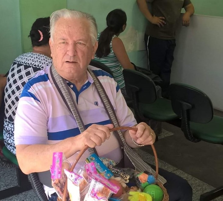 Seu Fury’s ia tr&ecirc;s vezes por dia ao hospital com sua cestinha – Foto: Redes sociais/ND