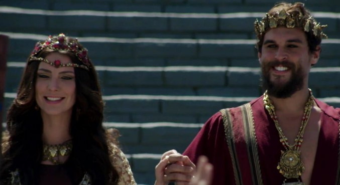 Nadi durante festa de casamento com o rei – Foto: Record TV/Reprodu&ccedil;&atilde;o/ND