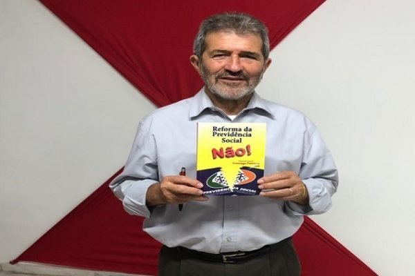 Patriota reconheceu o elevado gasto e disse que usa frequentemente o servi&ccedil;o dos Correios para divulgar e enviar livros de autoria pr&oacute;pria – Foto: Divulga&ccedil;&atilde;o/Gonzaga Patriota/ND