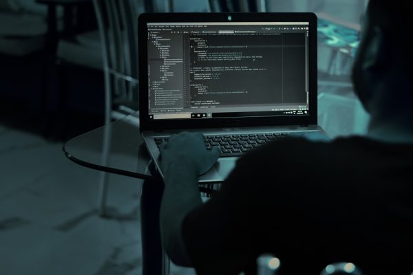 Hackers invadem câmeras, gravam relações sexuais e vendem na web – Foto: Pixabay/Reprodução/ND