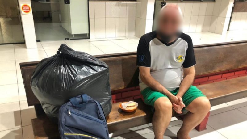 Idoso de 63 anos foi abandonado em rodoviária de Tijucas – Foto: Jornal Razão/Reprodução