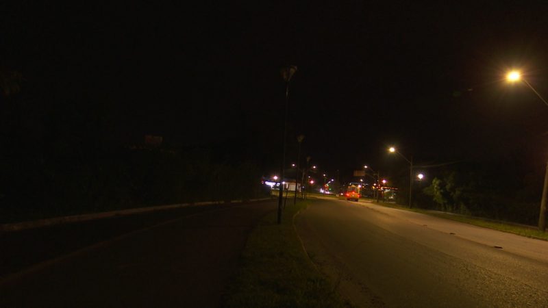 Muitas ruas de Joinville ainda est&atilde;o assim: no escuro – Foto: Joci Ronkoski/NDTV