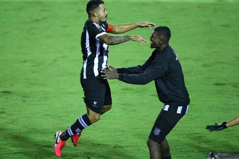 SC – CAMPEONATO CATARINENSE/FIGUEIRENSE X CONCÓRDIA – ESPORTES – Fabrício, do Figueirense, comemora seu gol marcado diante do Concórdia, durante partida válida pela 2ª rodada do Campeonato Catarinense 2021, realizada no Estádio Orlando Scarpelli, em Florianópolis (SC), neste domingo (28). 28/02/2021 – Foto: CRISTIANO ANDUJAR/ISHOOT/ESTADÃO CONTEÚDO – Foto: ESTADÃO CONTEÚDO/ND