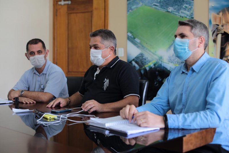 Em live, o prefeito João Rodrigues falou sobre o momento crítico da cidade