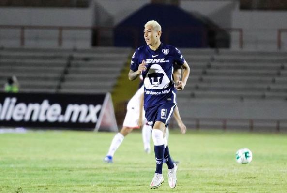 Jonathan Suáres em campo pelo Pumas