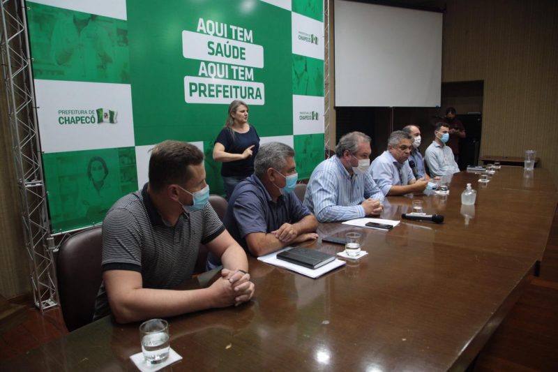 As novas medidas foram anunciadas em live nesta quinta-feira (4). – Foto: Leandro Schmidt/Prefeitura de Chapec&oacute;/ND