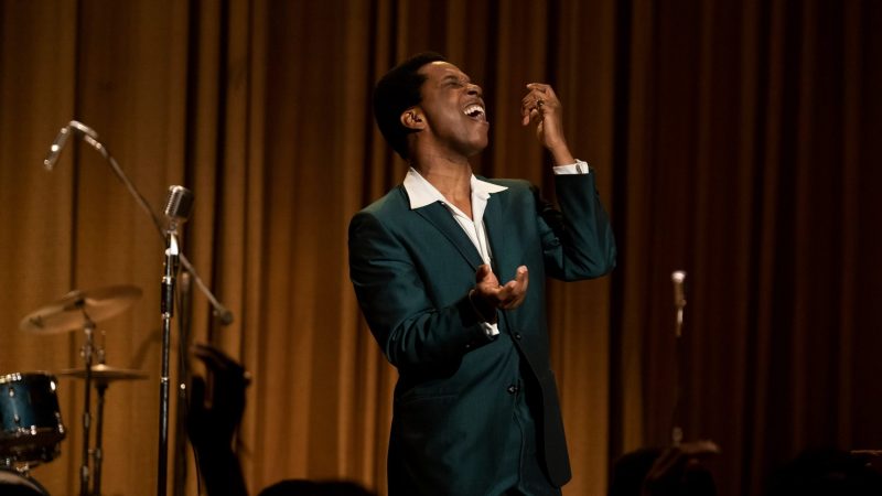 Leslie Odom interpreta Sam Cooke em Uma Noite em Miami – Foto: Amazon Prime Video