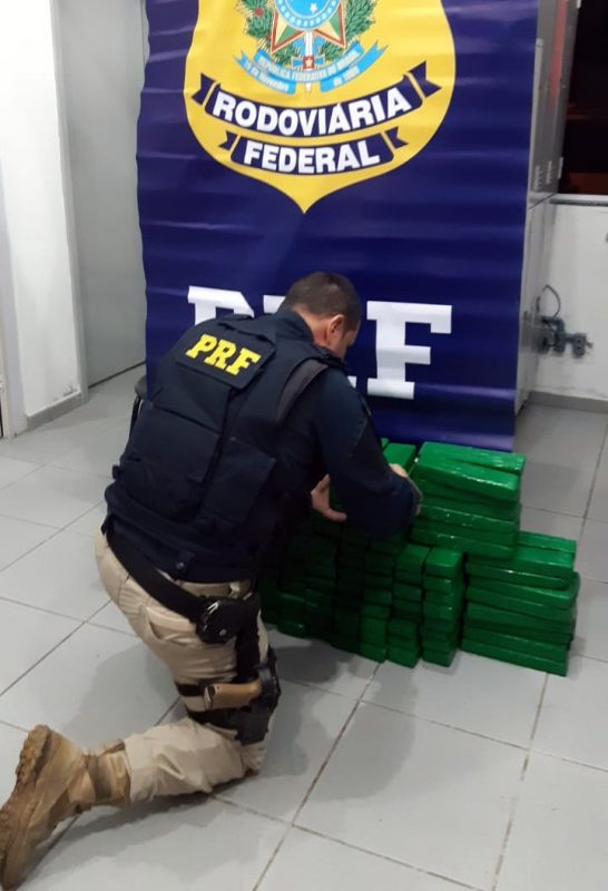 Ao todo foram apreendidas 192 barras que totalizam 110 quilos de maconha – Foto: PRF/Divulga&ccedil;&atilde;o