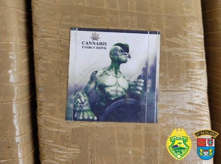 Maconha tinha a habitual identifica&ccedil;&atilde;o nos pacotes – Foto: Divulga&ccedil;&atilde;o/ 21&ordm;BPMPR/ ND